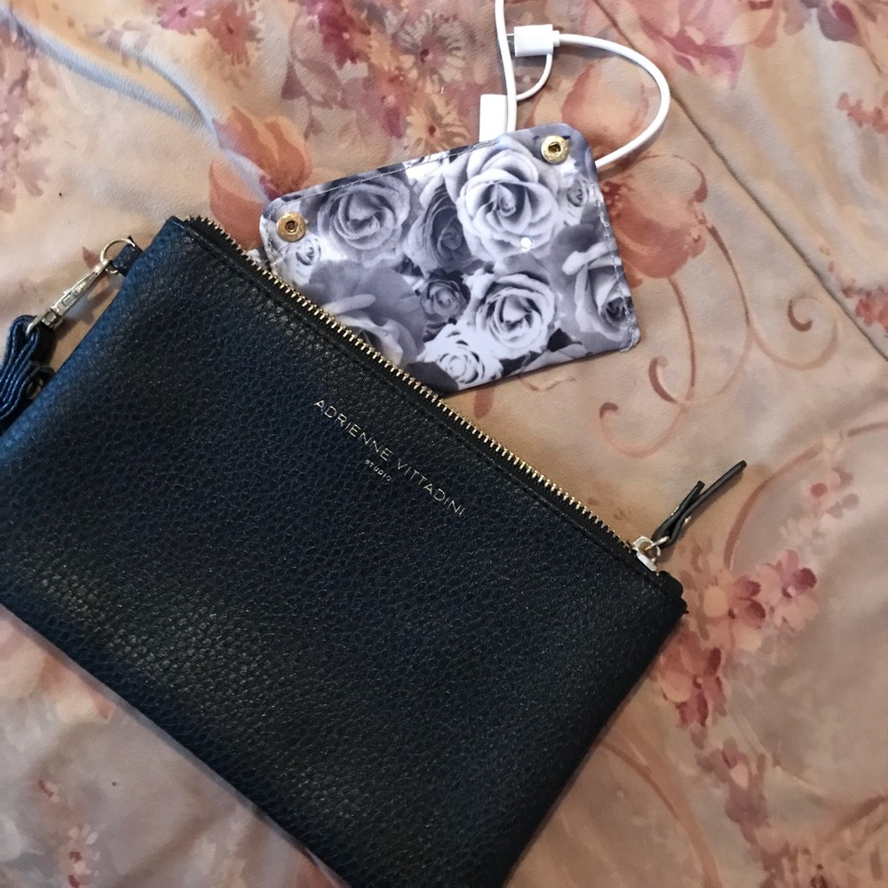 Wristlet that charges your phone!